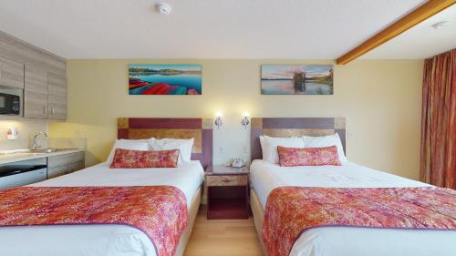 Habitación con 2 camas grandes - Frente al lago del hotel Surfside On The Lake. Foto 6