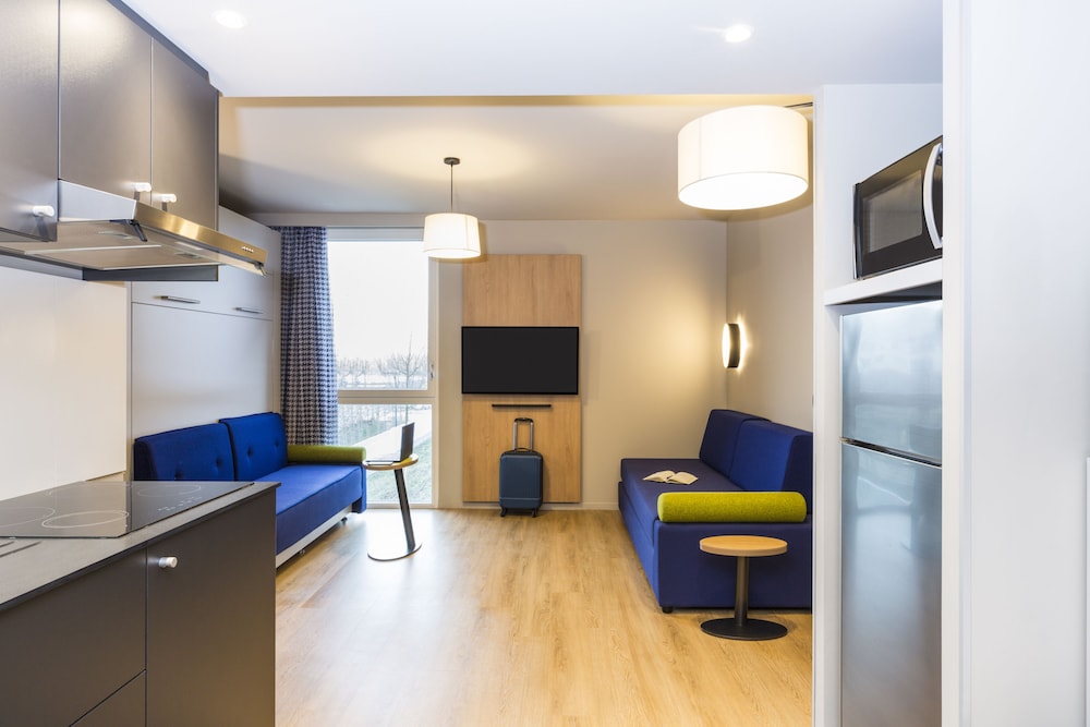 Estudio con 1 cama doble y 1 sofá cama del hotel Aparthotel Adagio Access Palaiseau Saclay. Foto 4
