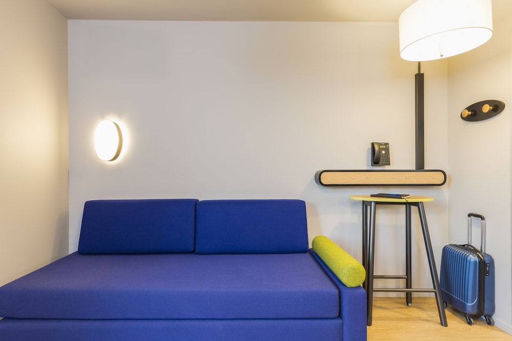 Estudio accesible con 1 cama doble y 1 sofá doble del hotel Aparthotel Adagio Access Palaiseau Saclay. Foto 1