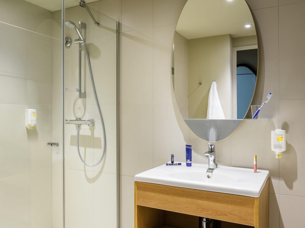 Estudio accesible con 1 cama doble y 1 sofá doble del hotel Aparthotel Adagio Access Palaiseau Saclay. Foto 5