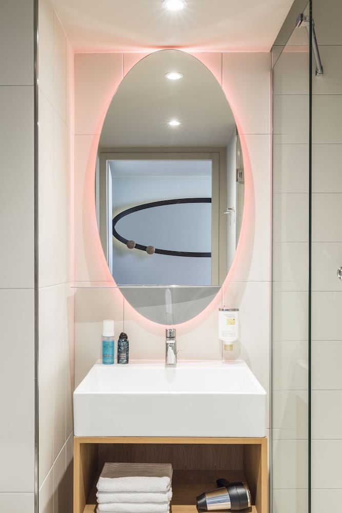 Estudio accesible con 1 cama doble y 1 sofá doble del hotel Aparthotel Adagio Access Palaiseau Saclay. Foto 10