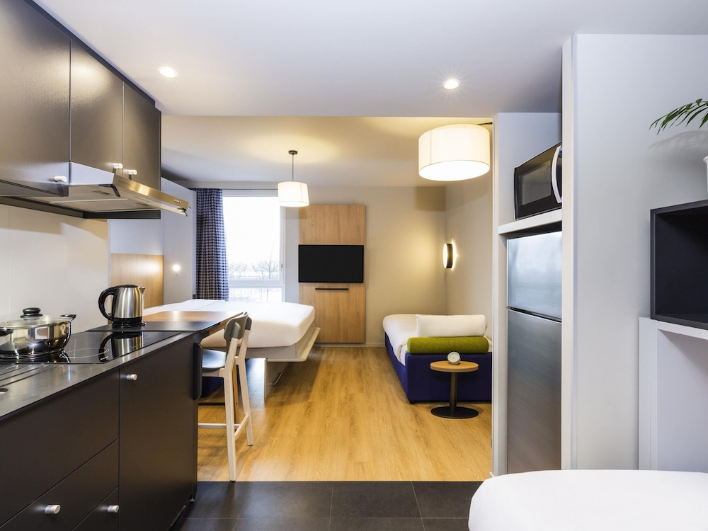 Estudio con 1 cama doble y 1 sofá cama del hotel Aparthotel Adagio Access Palaiseau Saclay. Foto 6