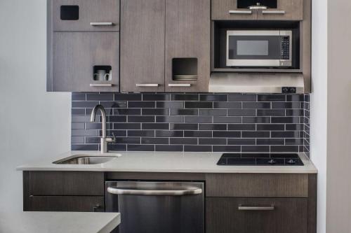 Suite Specialty de 1 dormitorio con cocina - 1 cama extragrande del hotel Hyatt House New York/chelsea. Foto 3