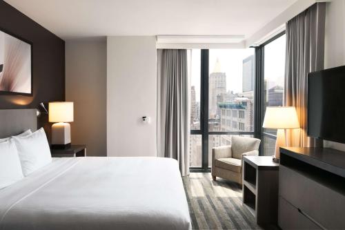 Habitación Den con 2 camas grandes del hotel Hyatt House New York/chelsea. Foto 2
