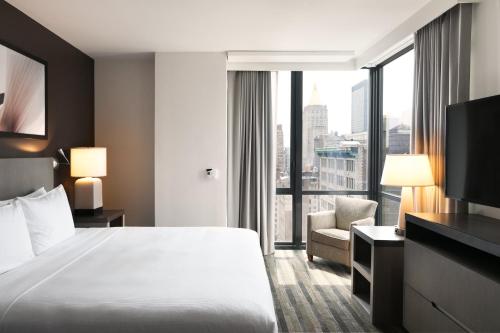 Habitación Den con cama extragrande del hotel Hyatt House New York/chelsea. Foto 3