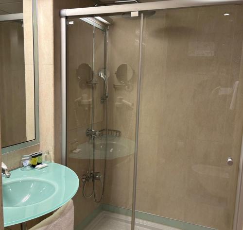 Habitación con 2 camas individuales - Planta baja del hotel Gran Liber & Spa. Foto 2