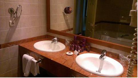 Habitación doble 2 camas del hotel Parador De Limpias