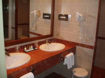 Junior suite del hotel Parador De Limpias. Foto 1