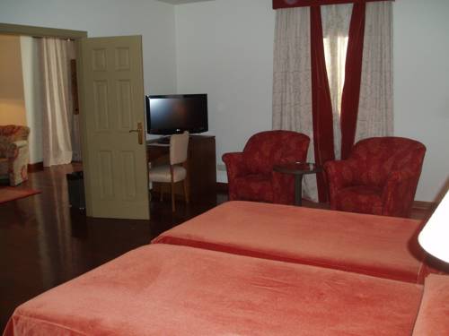 Junior suite 2 camas del hotel Parador De Limpias. Foto 1