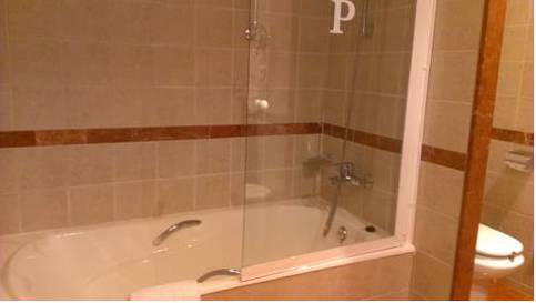 Habitación doble 2 camas del hotel Parador De Limpias. Foto 1