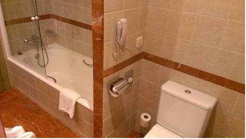 Habitación doble del hotel Parador De Limpias. Foto 1