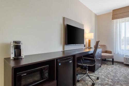 Suite con 2 camas grandes - No fumadores del hotel Sleep Inn & Suites Middletown - Goshen. Foto 7