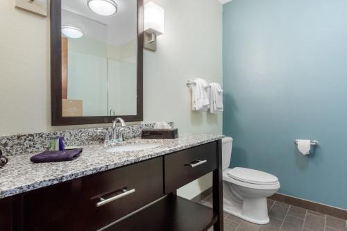 Suite con 2 camas grandes - No fumadores del hotel Sleep Inn & Suites Middletown - Goshen. Foto 12