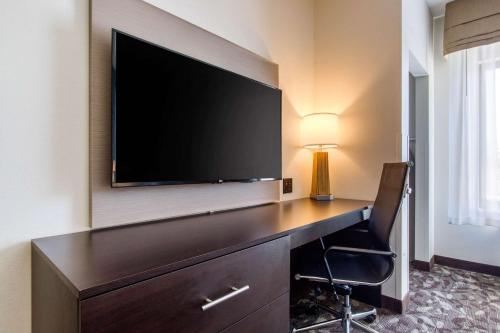 Habitación con 1 cama extragrande y para personas con movilidad reducida - No fumadores del hotel Sleep Inn & Suites Middletown - Goshen. Foto 2