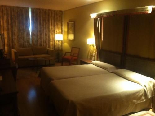 Habitación Doble Estándar del hotel Parador De Salamanca. Foto 10