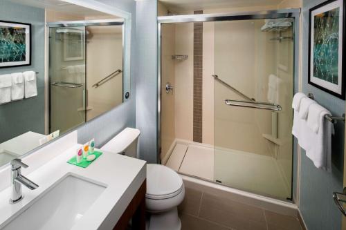 Habitación con cama extragrande y ducha a ras de suelo - Adaptada para personas con movilidad reducida del hotel Hyatt Place Long Island City/new York City