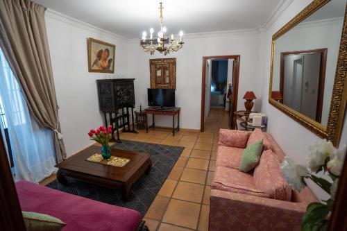 Habitación Doble con salón y balcón del hotel Convento La Gloria. Foto 4
