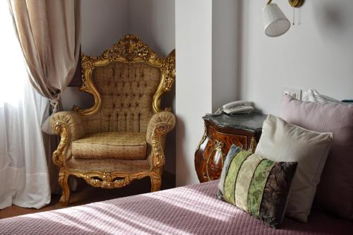 Habitación Doble con salón y balcón del hotel Convento La Gloria