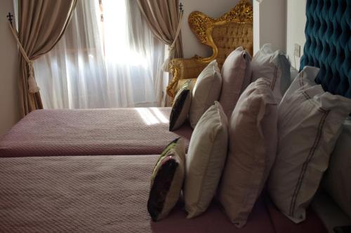 Habitación Doble con salón y balcón del hotel Convento La Gloria. Foto 3