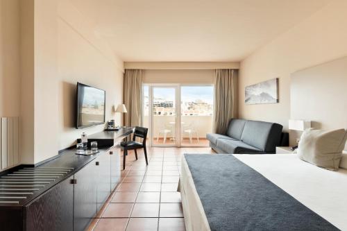 Habitación Familiar del hotel Best Jacaranda. Foto 11