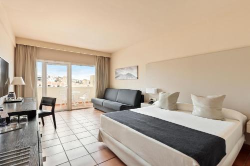 Habitación Familiar del hotel Best Jacaranda. Foto 12