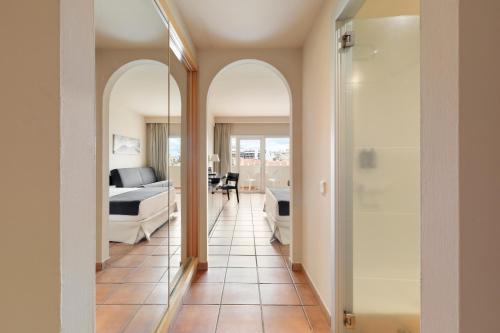 Habitación Familiar del hotel Best Jacaranda. Foto 14