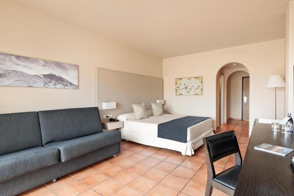 Habitación familiar del hotel Best Jacaranda. Foto 2