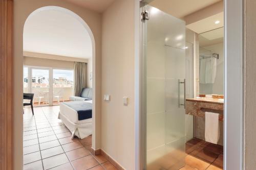 Habitación Familiar del hotel Best Jacaranda. Foto 5