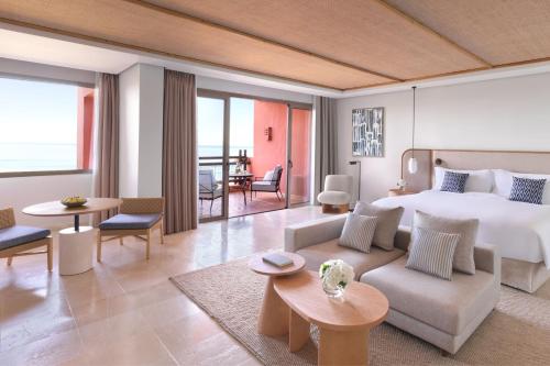 Suite Junior Ciudadela con vistas al resort del hotel The Ritz-carlton Tenerife, Abama. Foto 8