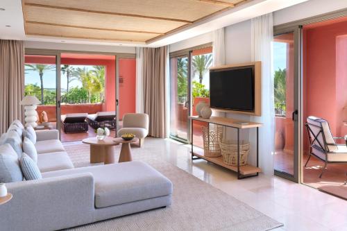 Suite Ciudadela de 1 dormitorio con vistas al resort del hotel The Ritz-carlton Tenerife, Abama. Foto 9
