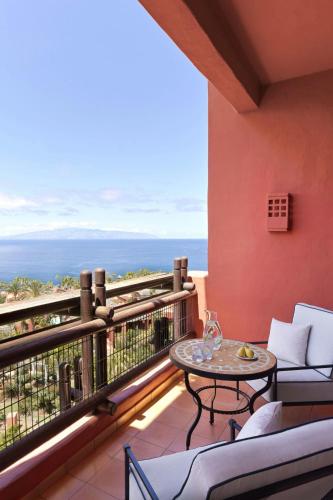 Suite Junior Citadel con vistas al mar del hotel The Ritz-carlton Tenerife, Abama. Foto 7