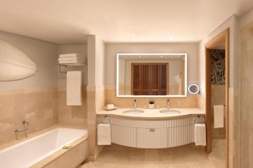 Suite Retreat solo para adultos - 1 dormitorio - vistas al jardín del hotel The Ritz-carlton Tenerife, Abama. Foto 12