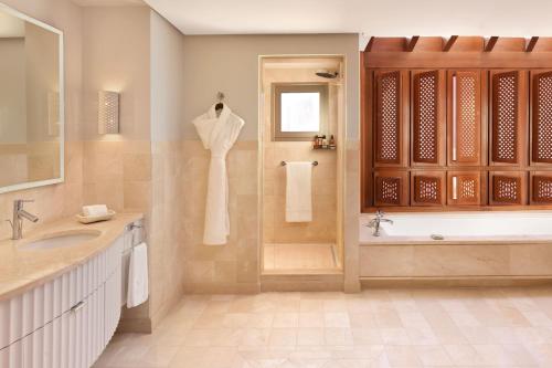 Suite Retiro de 1 dormitorio con vistas al mar - Solo adultos del hotel The Ritz-carlton Tenerife, Abama. Foto 8
