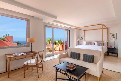 Suite Ritz - Carlton de 2 dormitorios en el ático del hotel The Ritz-carlton Tenerife, Abama