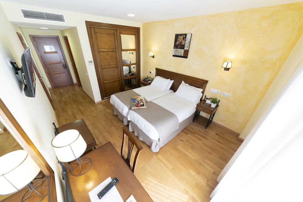 Habitación con 2 camas individuales del hotel Comendador. Foto 2
