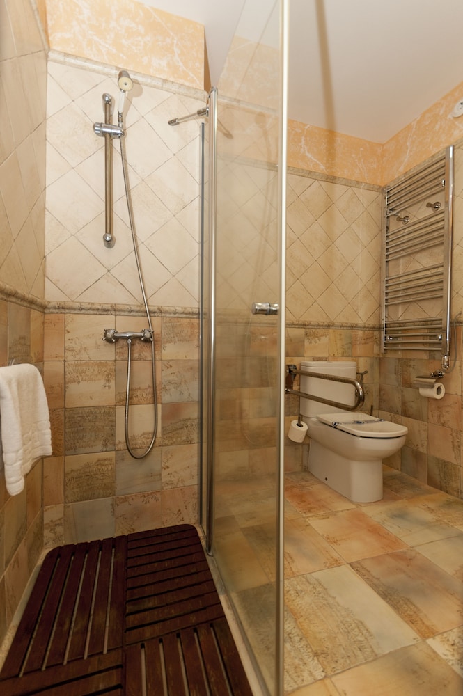 Habitación con 2 camas individuales del hotel Comendador. Foto 5