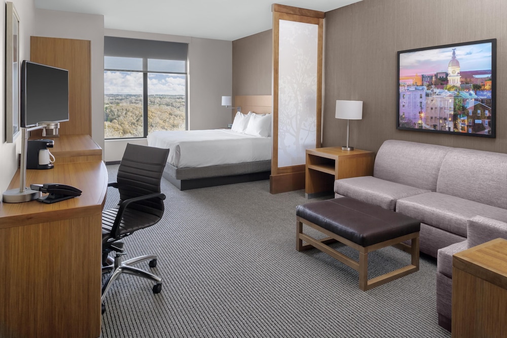 Suite de una habitación | Cama King (más sofá cama) del hotel Hyatt Place Athens Downtown. Foto 1
