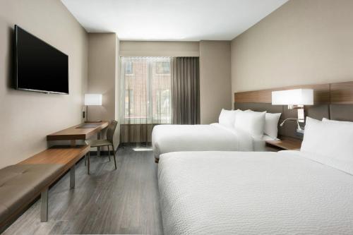 Habitación Doble adaptada para personas con discapacidad auditiva - 2 camas dobles del hotel Ac By Marriott New York Times Square