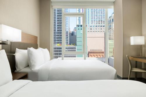 Habitación Doble con vistas a la ciudad - 2 camas dobles del hotel Ac By Marriott New York Times Square