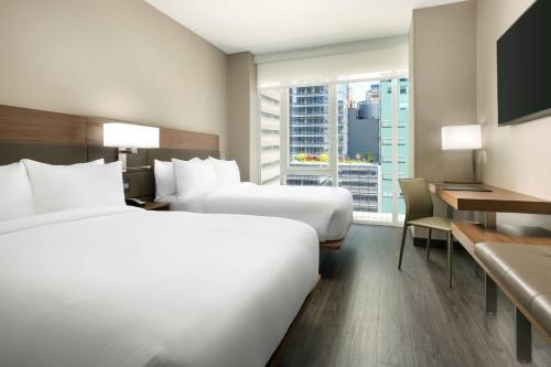 Habitación Doble con vistas a la ciudad - 2 camas dobles del hotel Ac By Marriott New York Times Square. Foto 1