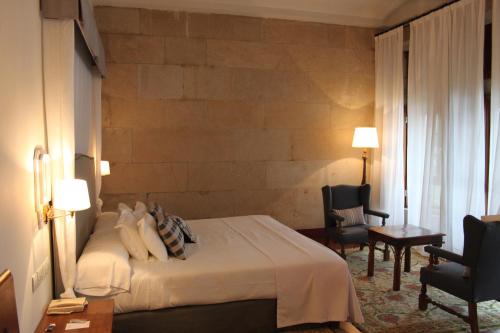 Suite del hotel Parador De Baiona. Foto 1