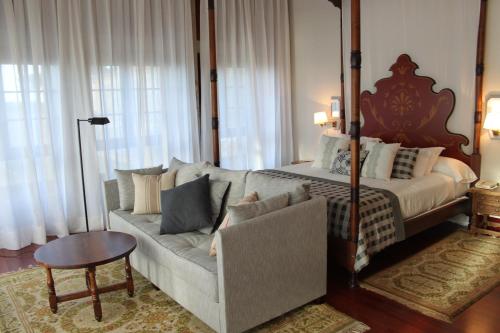 Suite del hotel Parador De Baiona. Foto 2