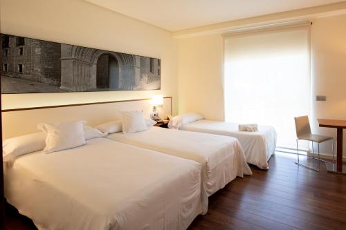 Habitación Familiar con vistas al jardín del hotel Primus Valencia. Foto 1