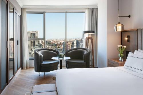 Suite Junior del hotel Melia Valencia. Foto 5
