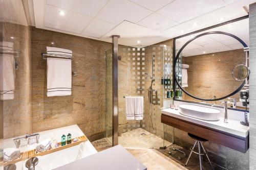 Suite Junior Supreme The Level del hotel Melia Valencia. Foto 19