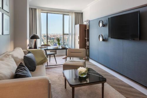 Grand Suite Familiar del hotel Melia Valencia. Foto 4