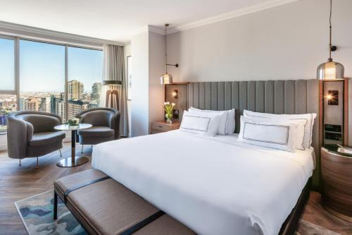 Grand Suite Familiar del hotel Melia Valencia. Foto 5