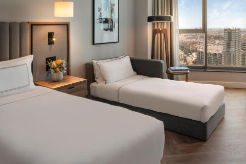 Grand Suite Familiar del hotel Melia Valencia. Foto 6