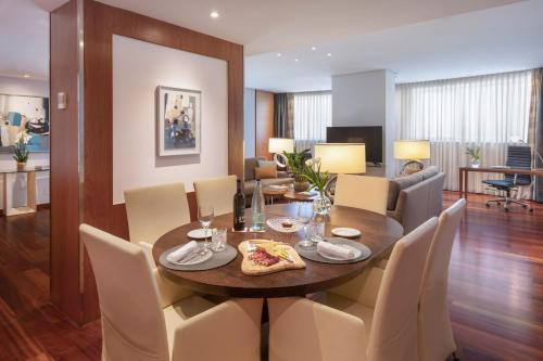 Suite Presidencial The Level del hotel Melia Valencia. Foto 1