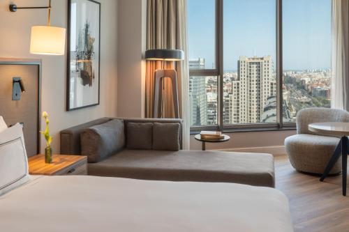 Habitación Supreme con Vistas del hotel Melia Valencia. Foto 4